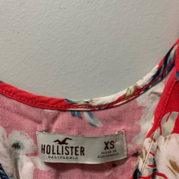 Red floral tank top! - Picture 3 of 3